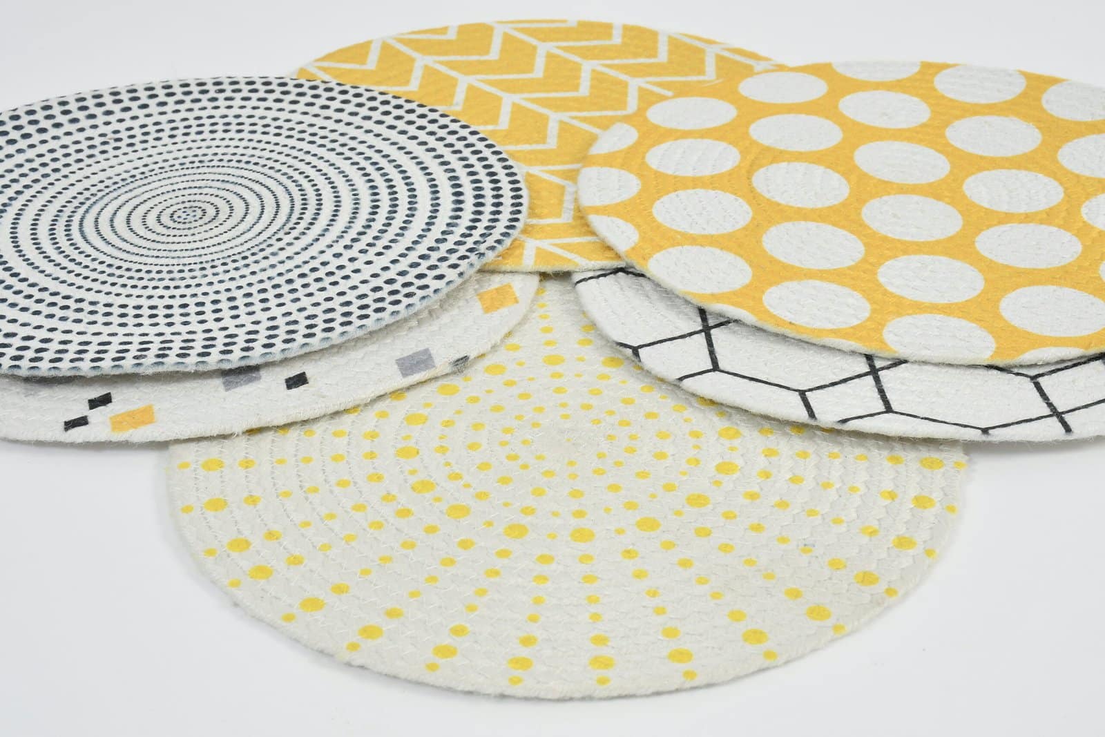 Sustainable Round Dining Mats - Image 3