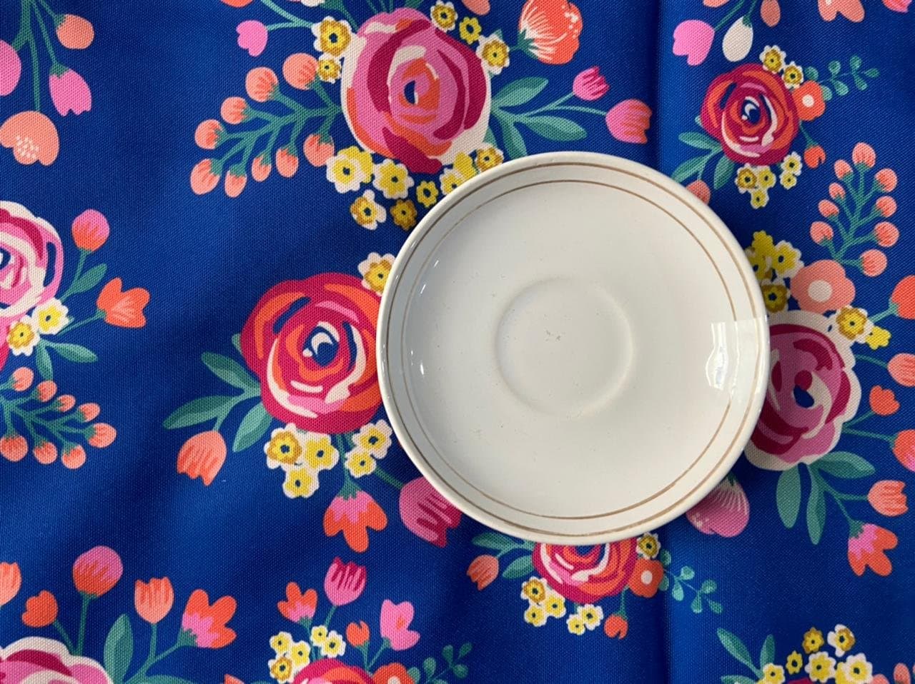 Modern Multicolor Printed Table Cloth - Image 2