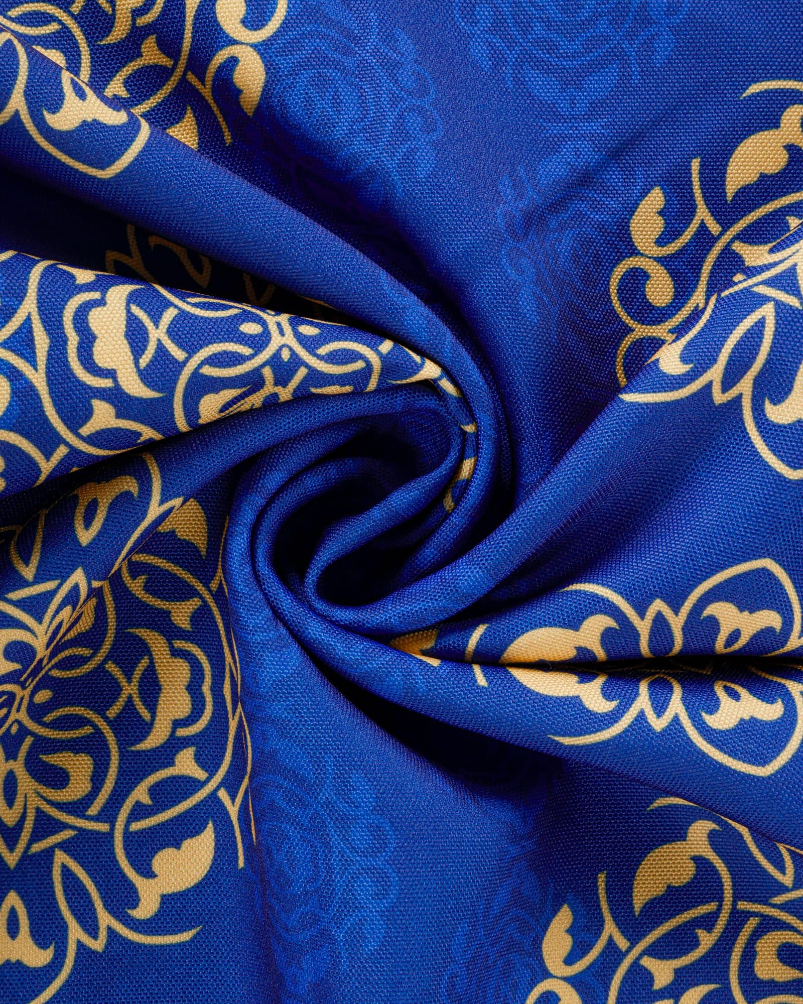 Elegant Clover Pattern Table Cloth - Image 4